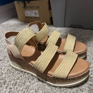 Universal Threads sandals 6.5